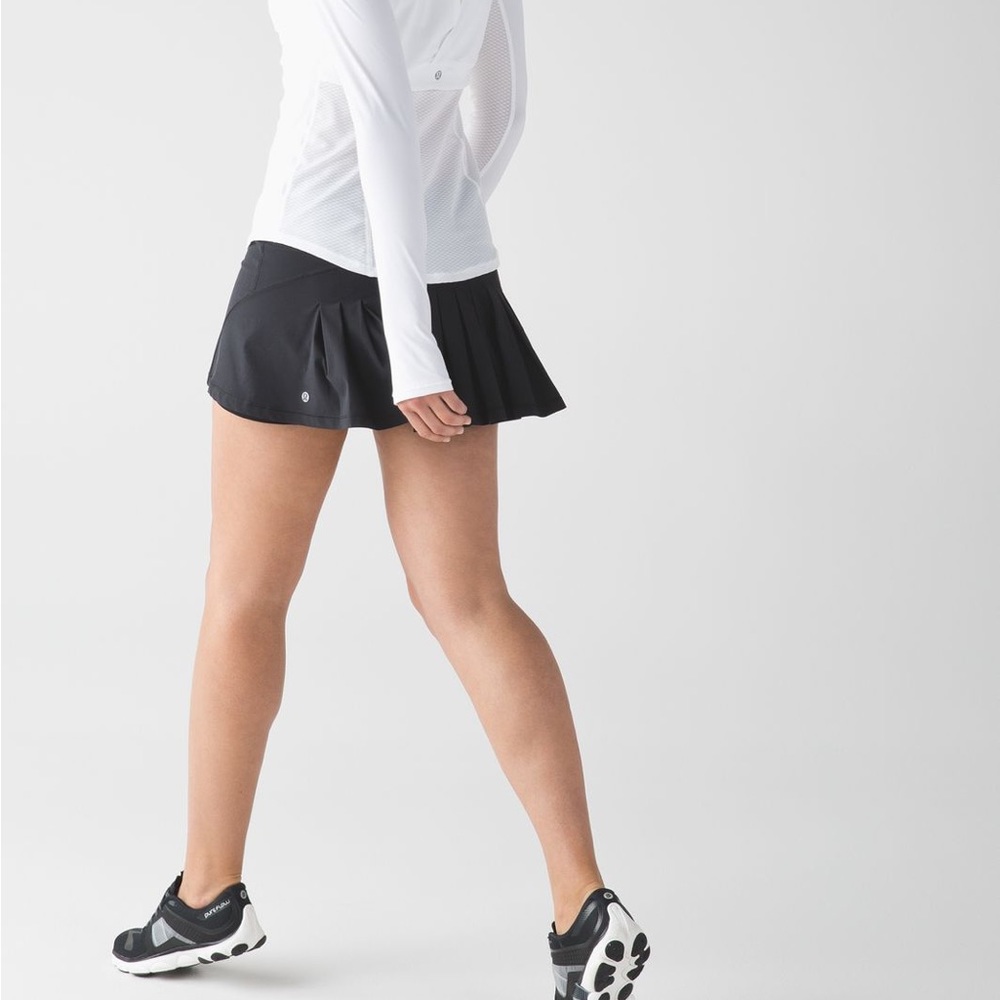 Lululemon black circuit breaker II skirt